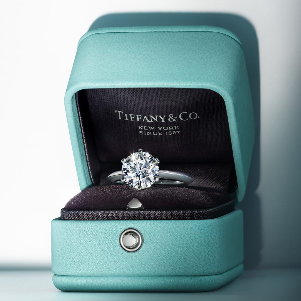 The Tiffany Setting鉑金六爪鑽石戒指。圖／Prestige T...