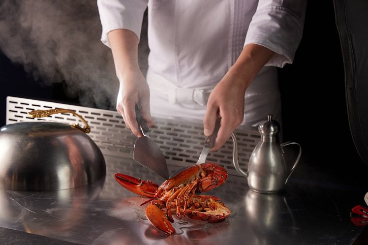 「夏慕尼」則推出「波士頓龍蝦」，鐵板乾煎輔以簡單調味，品嚐大海鮮甜滋味。圖／王品...