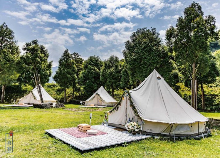 近年來免裝備、免搭帳的豪華露營，也成為熱門體驗之一。圖／新竹愛上喜翁提供