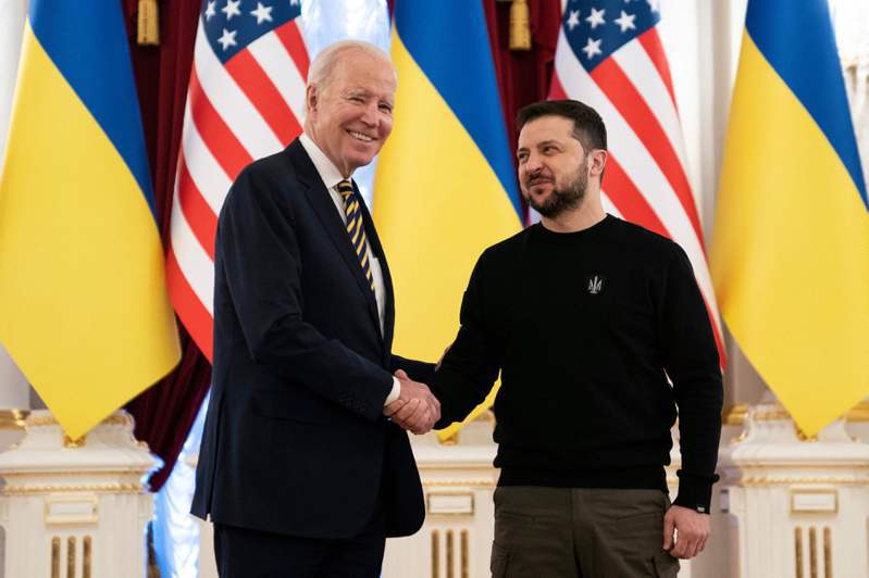 乌克兰总统泽伦斯基（右）和美国总统拜登（左）廿日在基辅会面。法新社(photo:UDN)