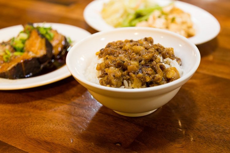 米飯是臺灣人最愛吃的主食，但也含有大量熱量，你最愛哪一樣？