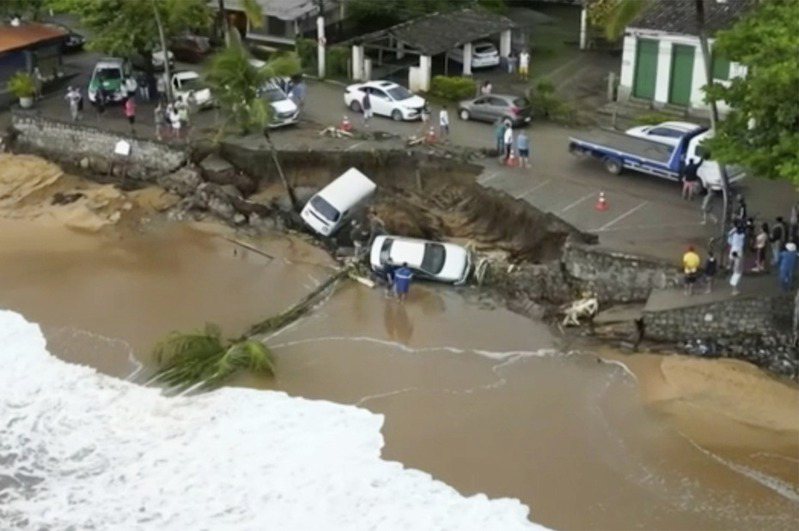 巴西東南沿海暴雨引發洪水和土石流，造成至少36人死亡，40人失蹤。美聯社