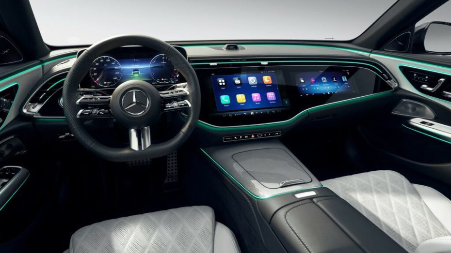 新一代E-Class上的MBUX Superscreen 圖／Mercedes-Benz