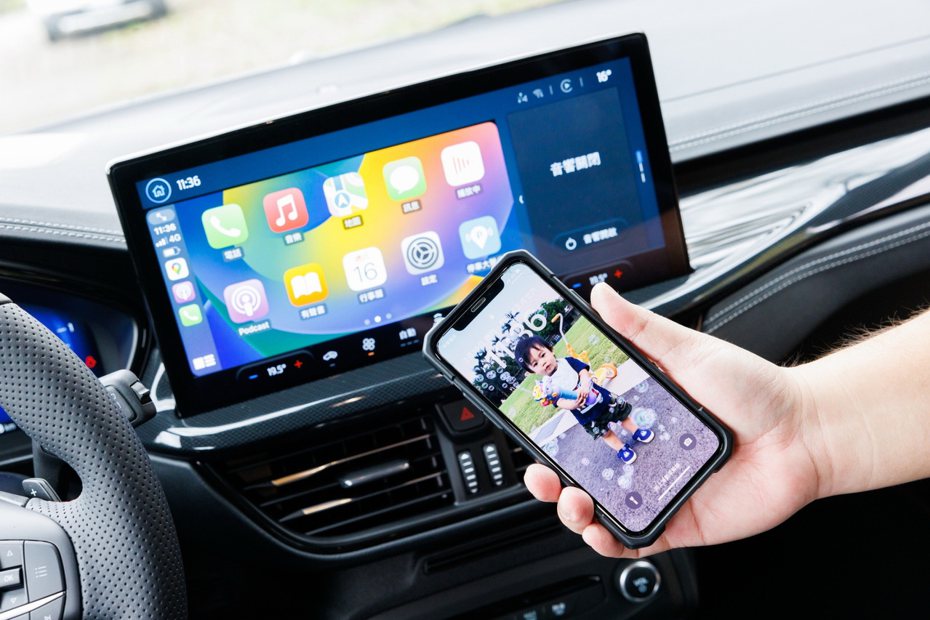 搭載SYNC®4娛樂通訊整合系統的13.2吋懸浮式全彩LCD觸控螢幕，支援無線&有線Apple CarPlay®及Android Auto™。 記者沈昱嘉／攝影