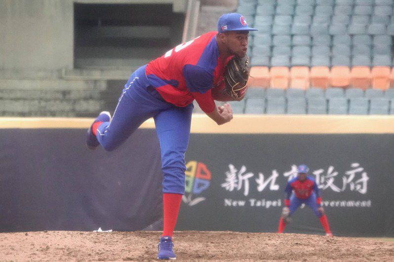 世界棒球經典賽古巴隊投手馬丁尼茲，在熱身賽飆出157公里球速。
記者蘇志畬／攝影