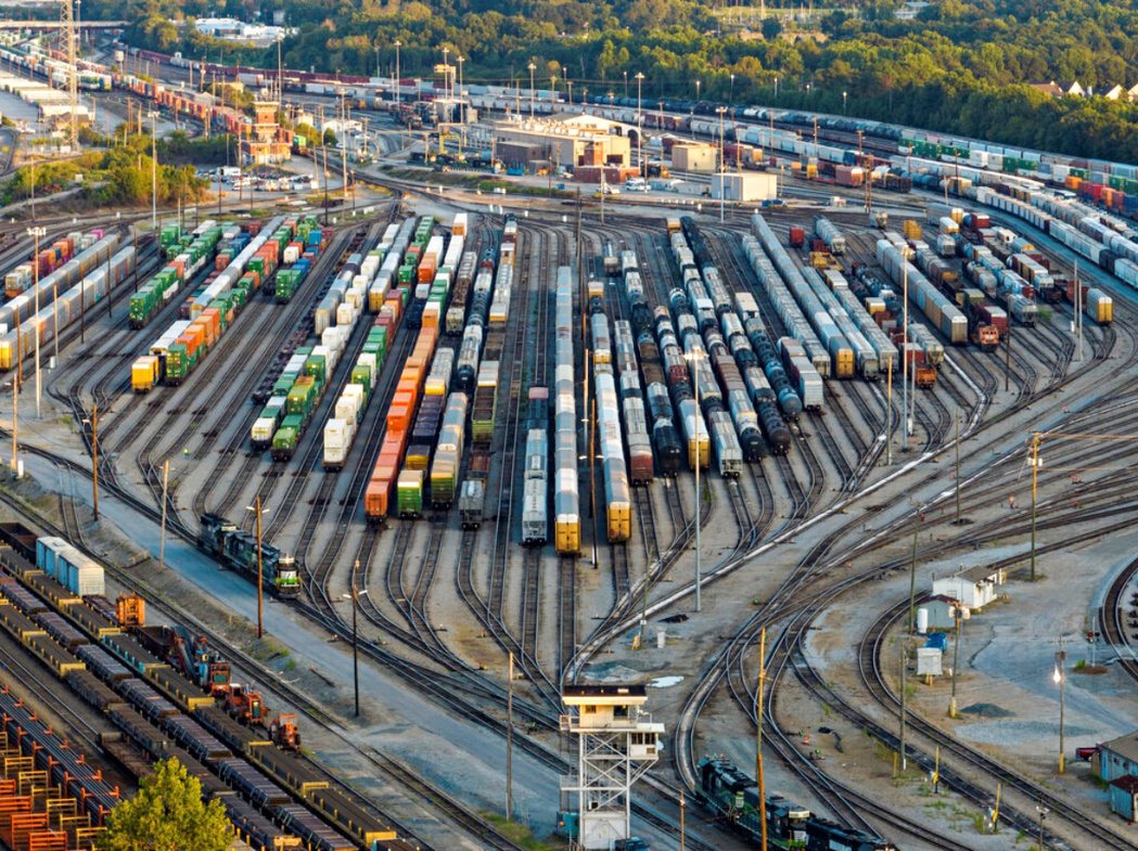 鐵路運輸是美國經濟動脈，一旦停運，效應很快就會滲透到日常經濟活動中。 圖／美...