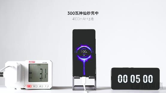 小米發布300W「秒充」技術，在300瓦有線充電模式下，Redmi Note 12 Pro+魔改版的4100mAh電池僅需5分鐘完全充滿。圖／取自雷軍微信公眾號