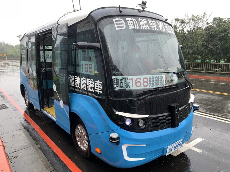 新北市府本月將重啟智駕巴士第2期測試，預計10月在淡海新市鎮擴大站點上路載客。記者張睿廷／攝影