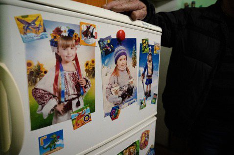 11歲的烏克蘭女童Anna Khmarskaya在2022年參加位於克里米亞的度...
