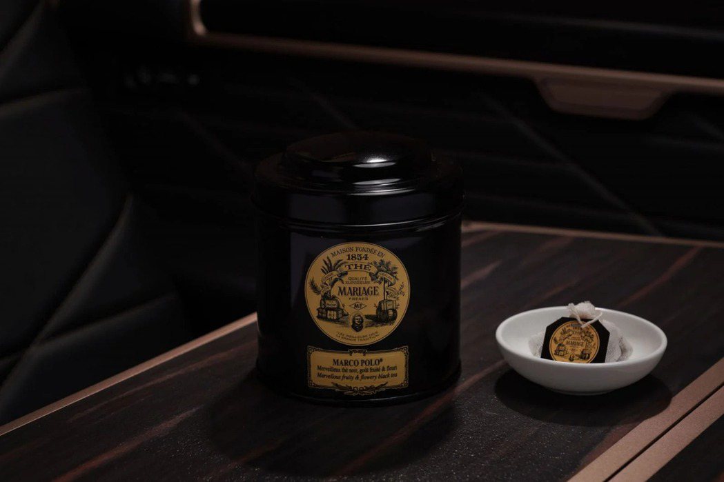 頭等艙旅客可品嚐歐洲頂級茶飲品牌「瑪黑茶Mariage Frères」系列茶飲...