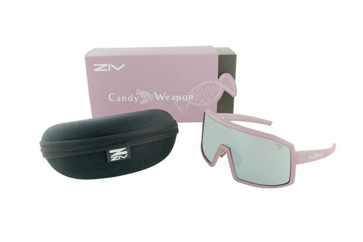 運動眼鏡大廠ZIV和名模王心恬自有品牌合作，推出聯名款墨鏡2,380元。圖／ZIV提供