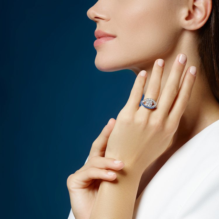 無論是項鍊、戒指或耳環，每一款Liens Inséparables高級珠寶都採...