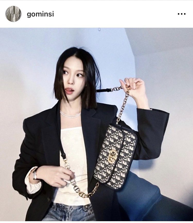 南韓女星高旻示以Dior Oblique面料款的最新30 MONTAIGNE A...