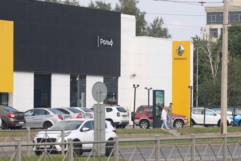 雷諾汽車去年夏天把持有的俄國車廠AvtoVAZ股權，以象徵性的1盧布轉移給俄俄羅斯國家汽車工程研究院。圖為雷諾在俄國聖彼得堡的旗艦店。路透／Alamy