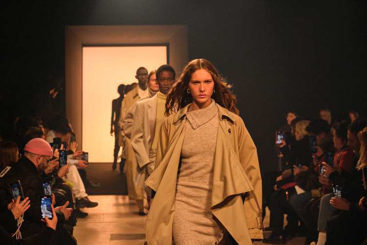 ISABEL MARANT於巴黎時裝周發表2023秋冬女裝系列。圖／惇聚國際提供