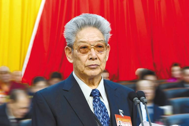 帕巴拉．格列朗傑從1959年以來，都一直是大陸「國家領導人」級別。圖為2018年1月他主持西藏自治區政協會議。圖／取自西藏日報