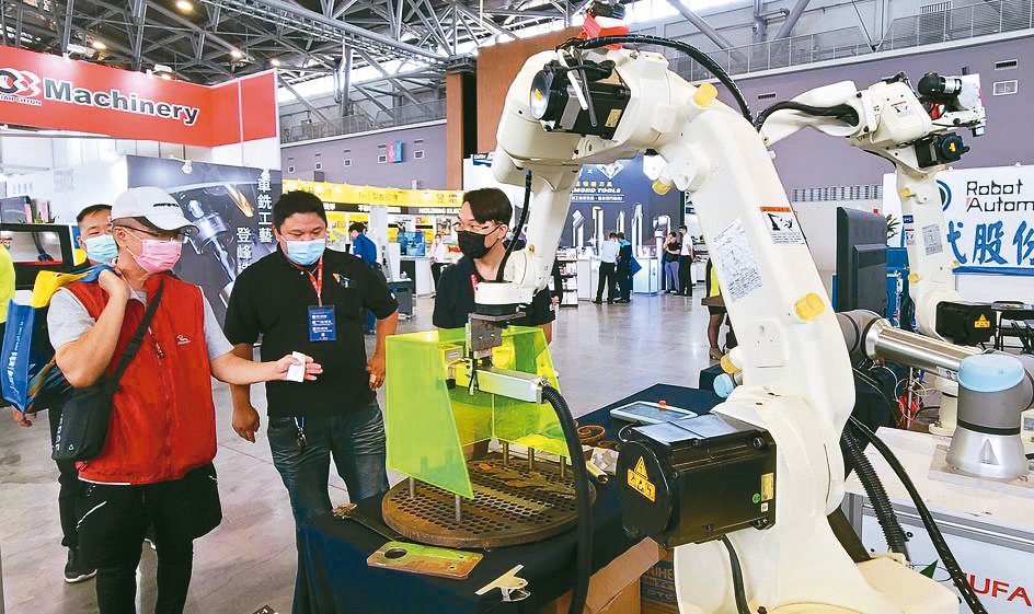 圓代公司深耕機械手臂ROBOT應用，更導入各種智慧化及智能化應用，成為業界進入智...