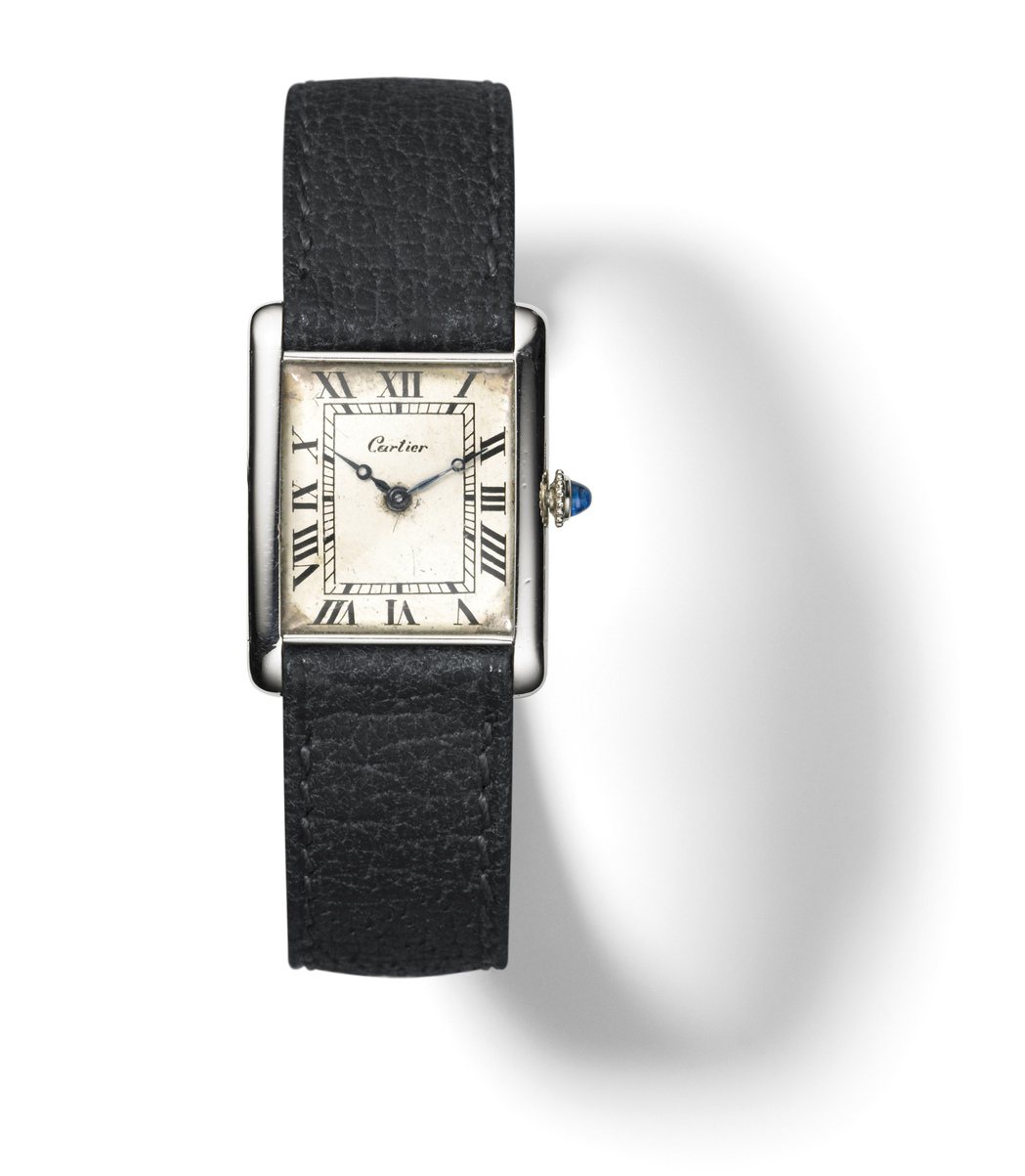 TANK Louis Cartier腕表於1922年問世，象徵著真正的TANK精...