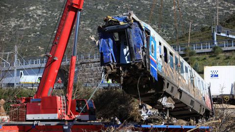 希臘鐵路早應進行的安全改革如何推遲、何以推遲？死傷嚴重的坦佩火車對撞事故，原本是...