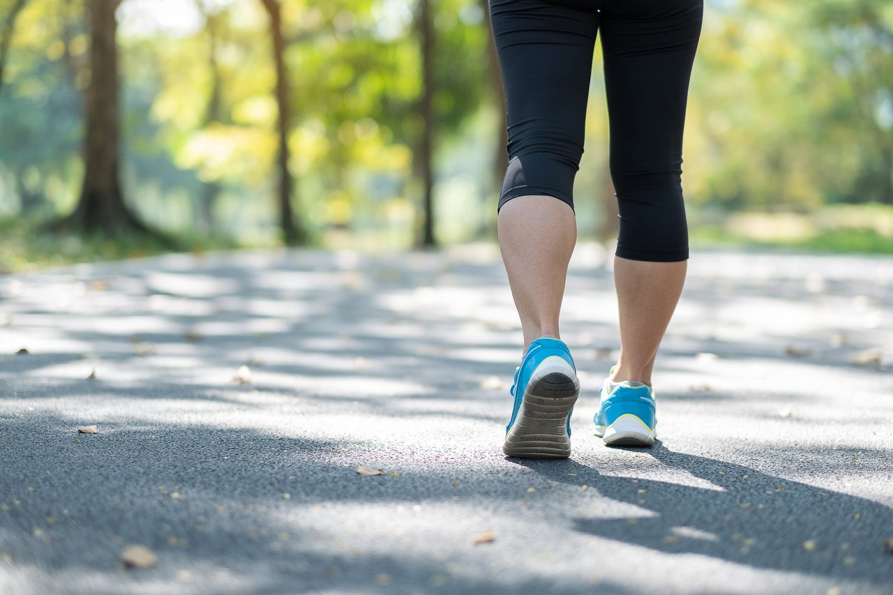 日行萬步是不少人為了保持健康的運動目標，但是不見得每個人都能有體力或時間達成，幸好一項新研究顯示，只要每天多走500步，就可以顯著降低心臟病發作和中風的風險。