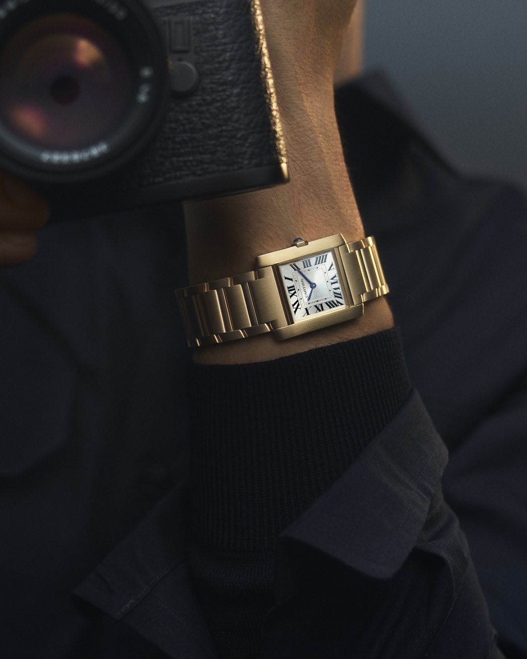 以珍貴玫瑰金材質製作的Tank Française腕表。圖／卡地亞提供