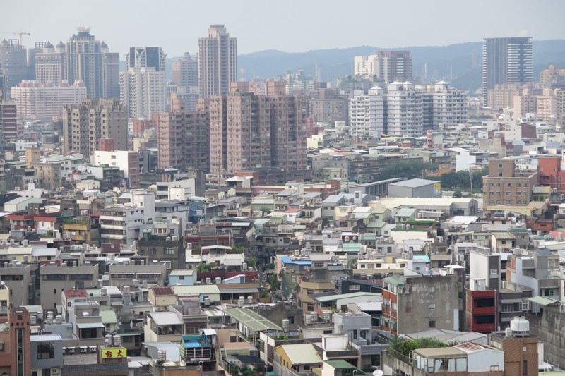 根據內政部住宅屋齡統計顯示，台北市平均屋齡約37年，位居六都之冠，有近8成的建築物都是屋齡超過30年的老屋。圖／聯合報系資料照片