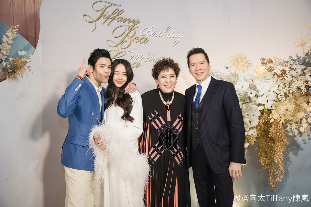 郭碧婷嫁給香港娛樂大亨向華強長子向佐。 圖／擷自微博