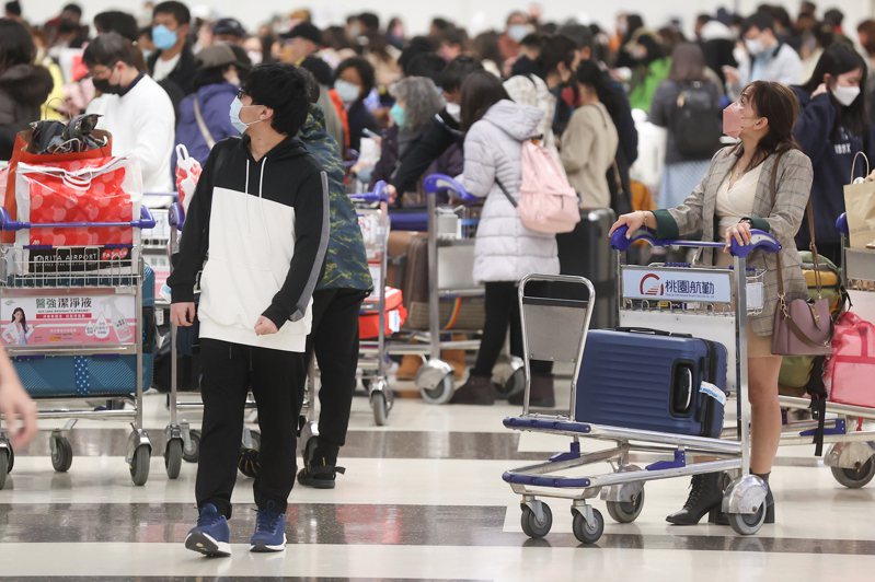 旅日遊客爆量成長，但日本機場人力撥補速度趕不及，導致有航班取消、改期等狀況。報系資料照(記者葉信菉／攝影)