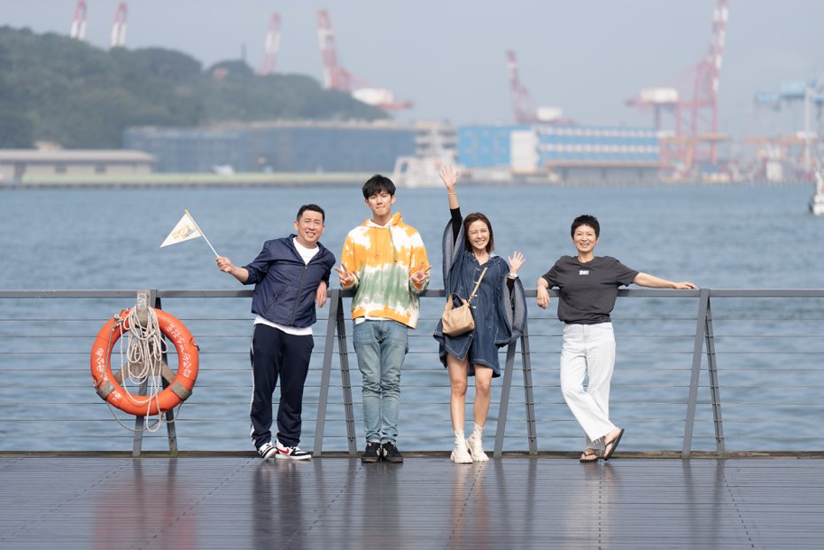 屈中恆（左起）、吳念軒、大元、謝瓊煖參加實境節目一起出遊。圖／東森綜合提供