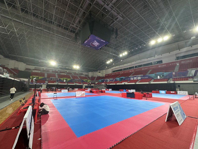 全中運跆拳道比賽場地選在新竹縣體育館，現場經過改裝有不同風貌。記者巫鴻瑋／攝影