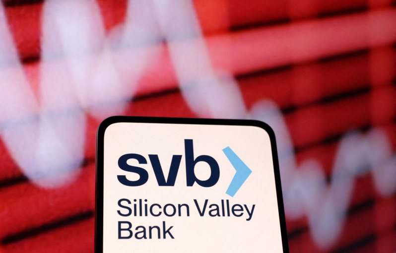 美國矽谷銀行（SVB）恐掀起擠兌風暴之際，歐洲和亞洲的金融股10日隨之下挫。 路透社