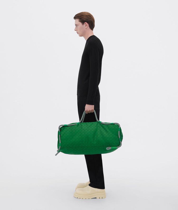 ALTO旅行手提袋，87,400元。圖／Bottega Veneta提供