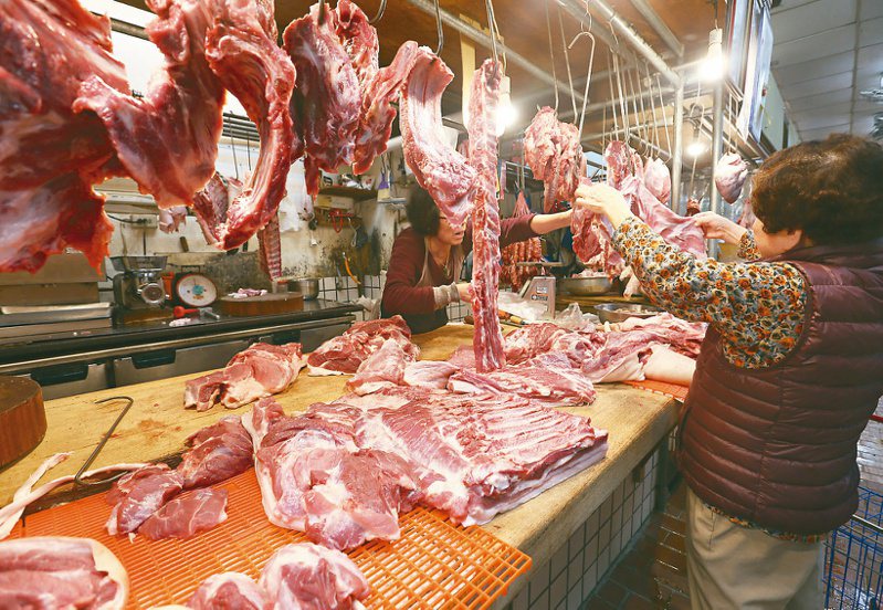 受到飼料價格上漲、豬隻腸炎發病率高等因素影響，昨天毛豬拍賣價每公斤達九十點四七元，創歷史新高。本報資料照片