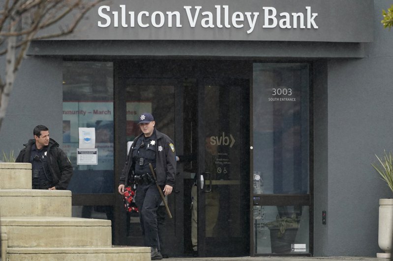 矽谷銀行（SVB）擠兌事件持續延燒，上周五美股全面下挫。（美聯社）