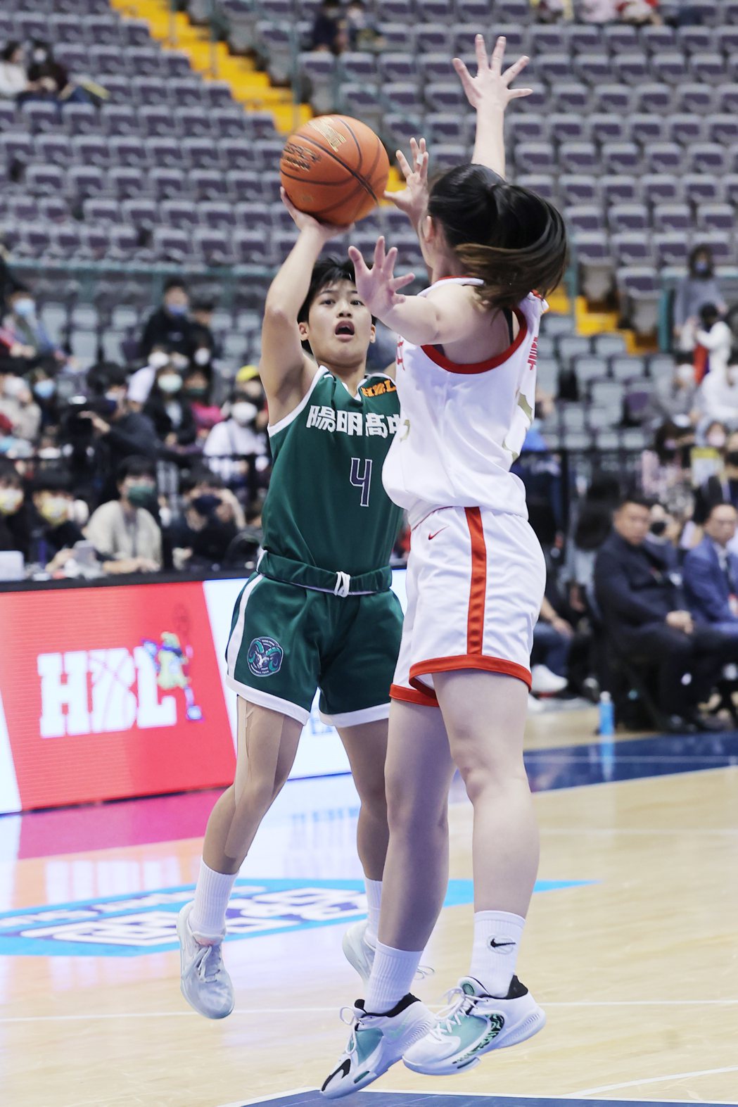 HBL高中籃球聯賽今天在台北小巨蛋登場，上午進行女子組季軍賽由南山高中對上陽明高