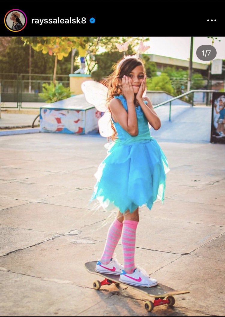 Rayssa Leal 7歲時因為穿著公主裝耍滑板特技的影片爆紅。圖／摘自IG @rayssalealsk8