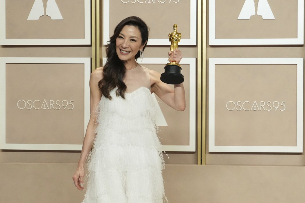 楊紫瓊在「媽的多重宇宙」演技精湛，贏得奧斯卡影后。圖／美聯社