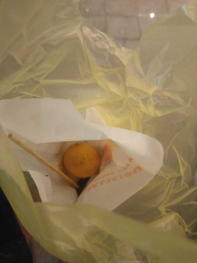 有外送員表示買了跟客人一樣的地瓜球吃，差點遭誤會偷吃。圖擷自外送員的奇聞怪事