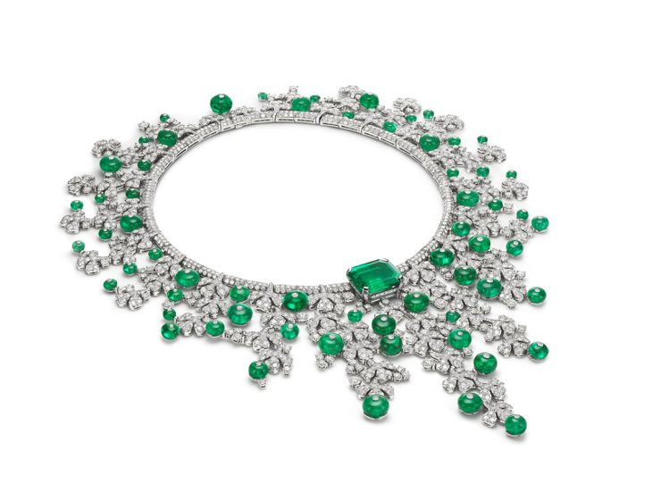 Bulgari Eden the Garden of Wonders系列Emerald Venus頂級祖母綠與鑽石項鍊，鑲嵌19.30克拉八角形切割哥倫比亞祖母綠主石，約1.5億元台幣，是全場單價最高的新作。圖／寶格麗提供