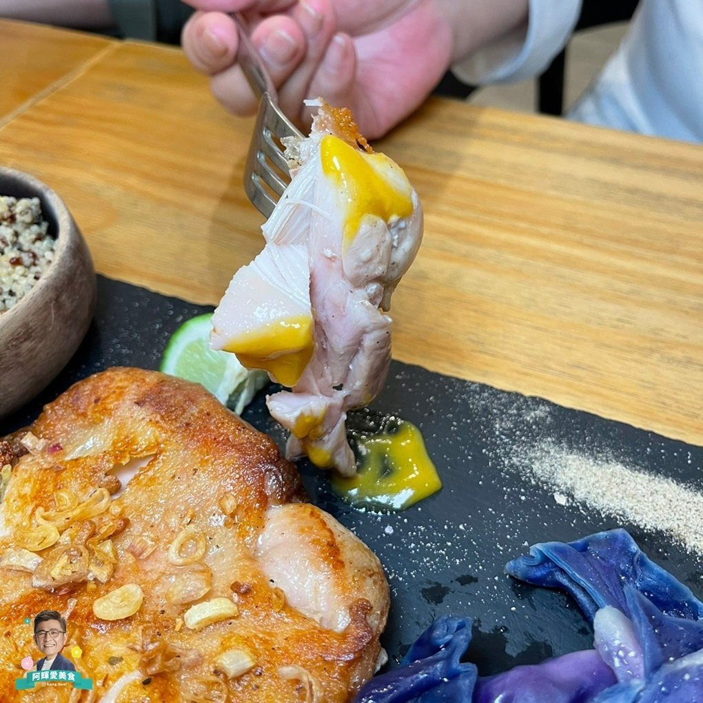 【新竹美食】腰果花砧板原食料理。圖片來源：阿輝的美食生活