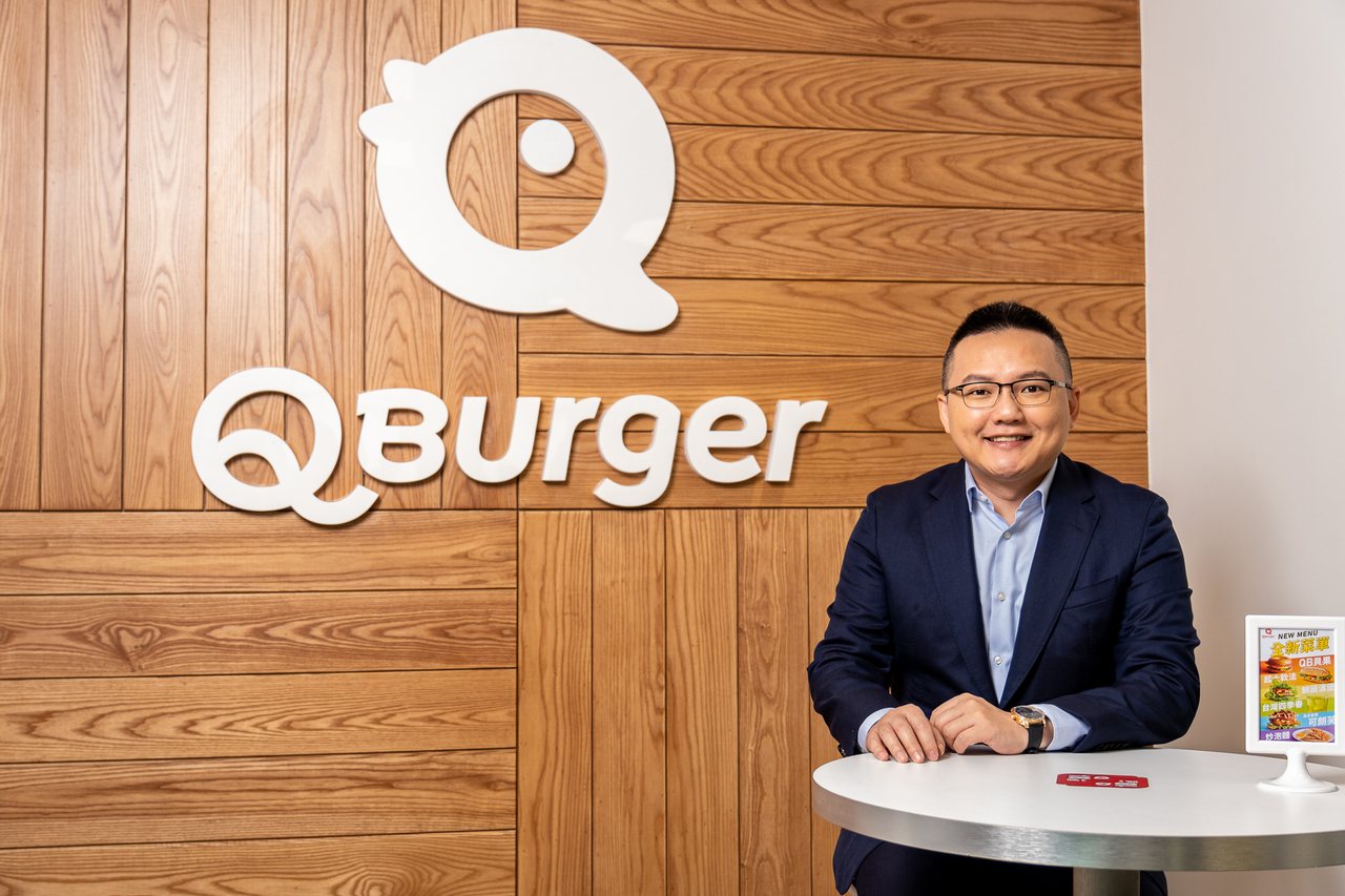  Q Burger饗樂餐飲創辦人暨董事長鄭瑞賓將數位科技化為核心競爭力，帶領品牌走過疫情考驗，持續用創新精神翻轉傳統早餐店刻板印象。Q Burger/提供