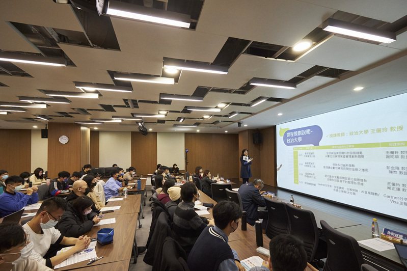 中信金今年攜手6校，打造台灣最具規模的金融科技聯授課程，吸引近200名同學選修。圖／中信金控提供
