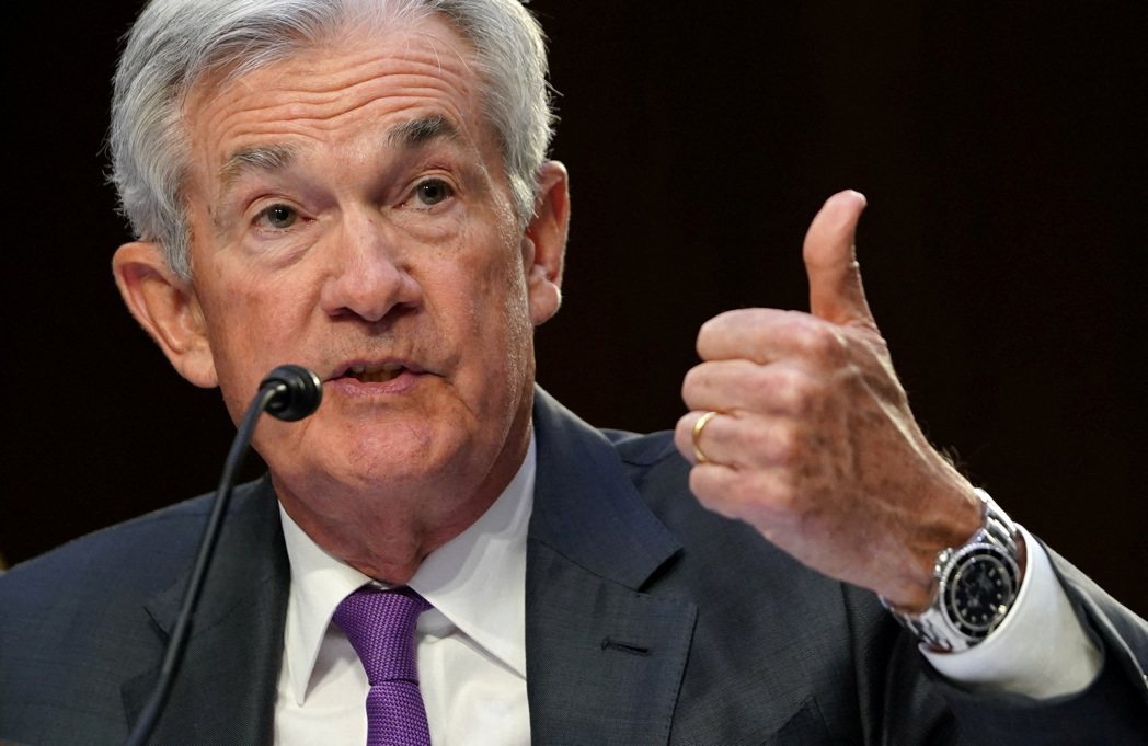 美國聯準會（Fed）主席鮑爾已表明，為了把通膨壓回2%目標，利率勢必升得更高、並...