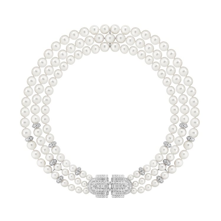 Moon White項鍊，鑲嵌Akoya珍珠與鑽石，可轉換為胸針或髮飾，1,440萬元。圖／Boucheron提供