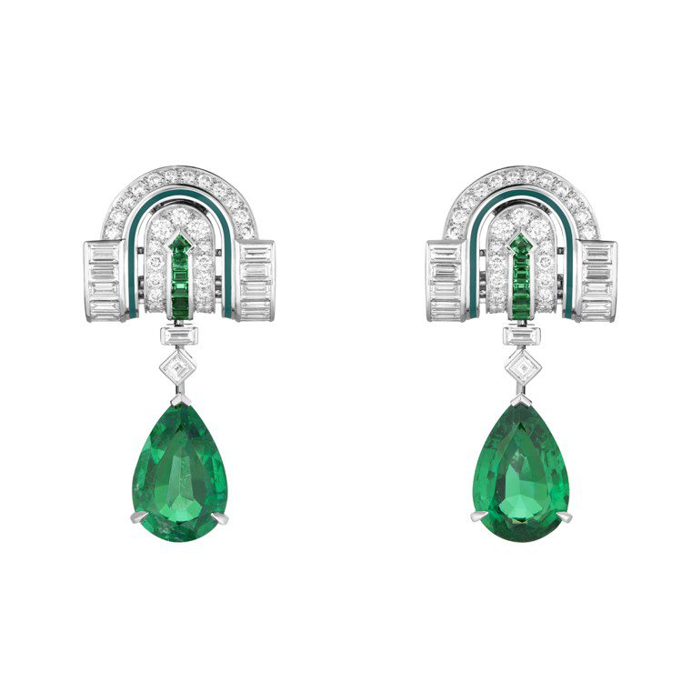 Green Garden耳環，使用鉑金、綠色彩漆、鑲嵌鑽石與祖母綠。圖／Bouc...