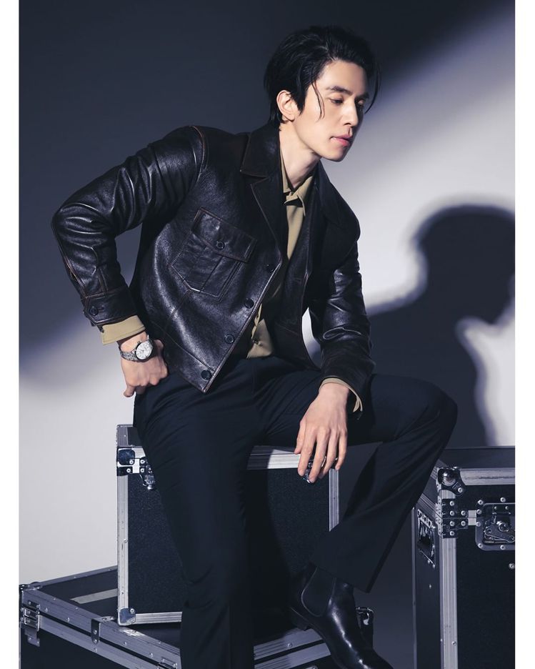 韓國男神李棟旭再度登上男裝雜誌4月號，詮釋了代言品牌TISSOT的新表款，帥出新高度。圖／摘自instagram