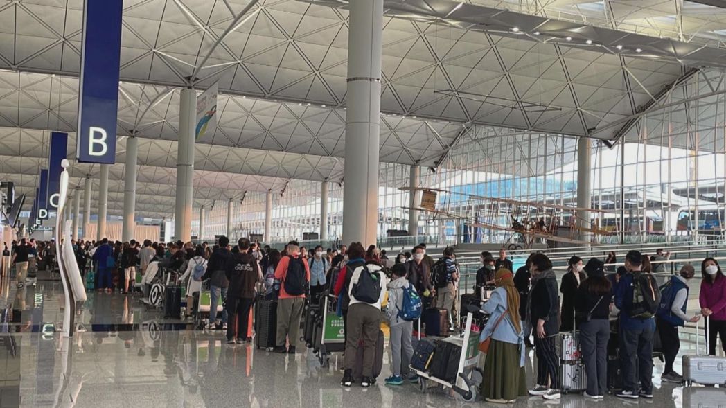 香港機場登機手續系統上午一度故障，多班航班延遲起飛。香港NOW新聞