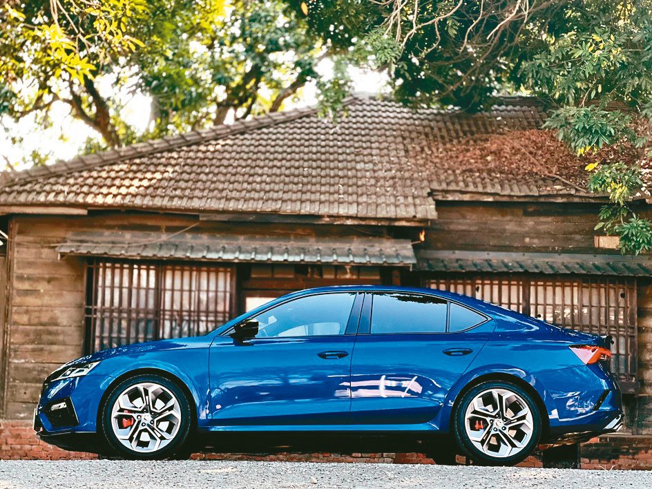 全新性能版OCTAVIA RS運動感倍增，車型比前代更漂亮、俐落。圖／陳志光