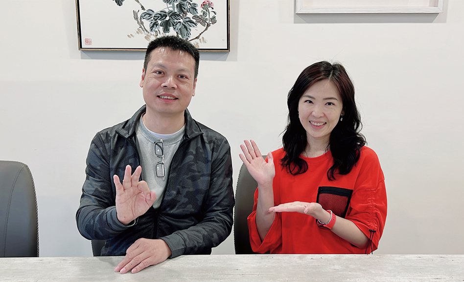 設計師黃建隆（左），在接受Podcast「嵐姐好家在」專訪。 圖／「嵐姐好家在」提供