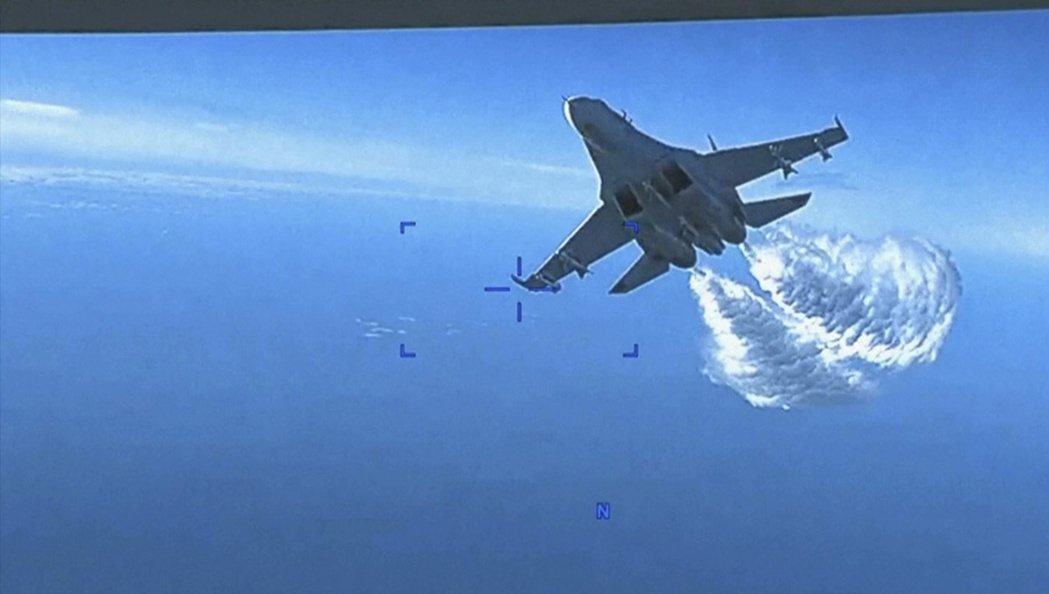 美國軍方公布俄羅斯戰機接觸MQ-9無人機的畫面影片。 圖／美聯社